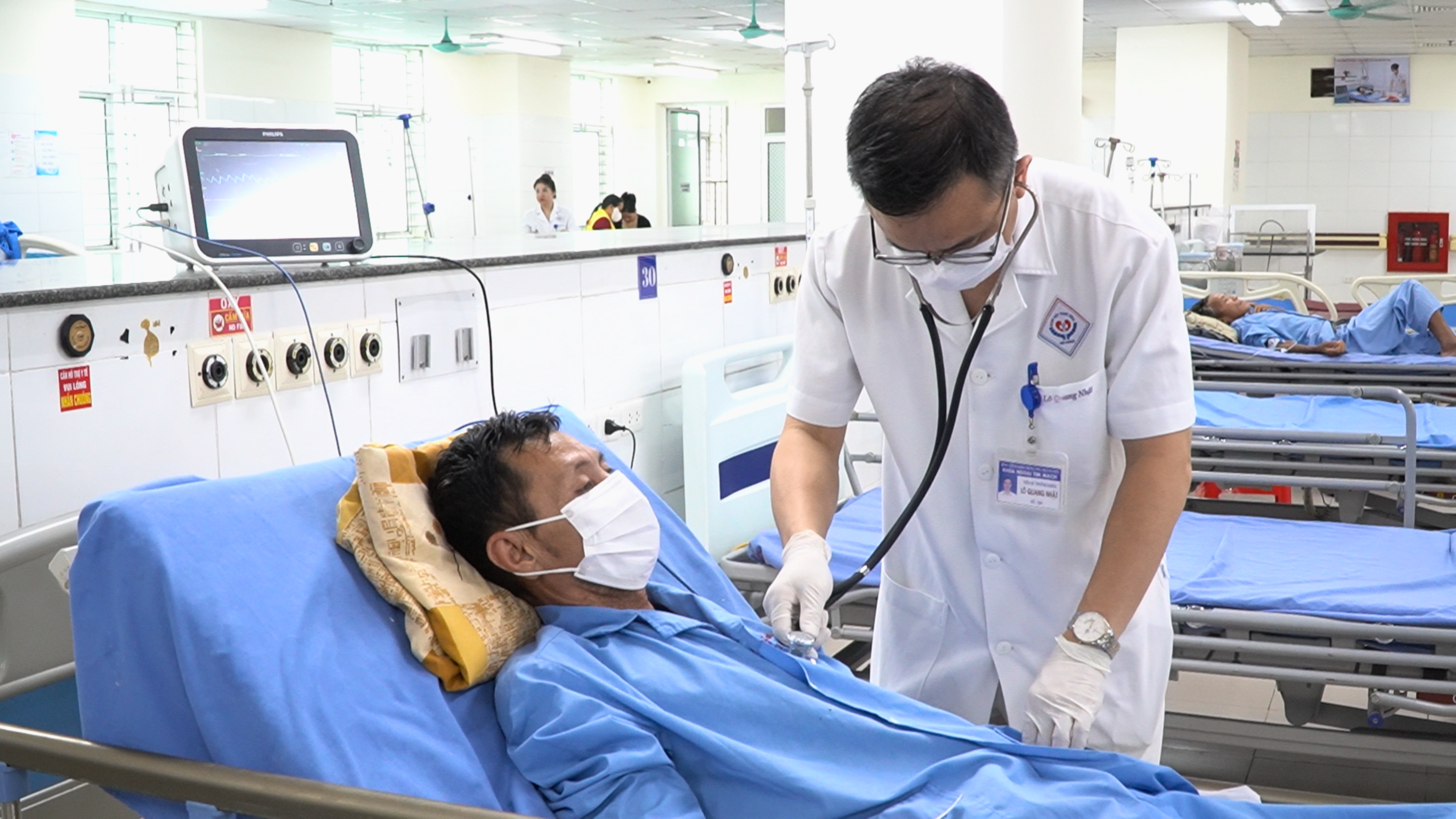 BỊ CHÈN ÉP TIM CẤP DO VẬT SẮC NHỌN NGƯỜI BỆNH ĐƯỢC PHẪU THUẬT KỊP THỜI