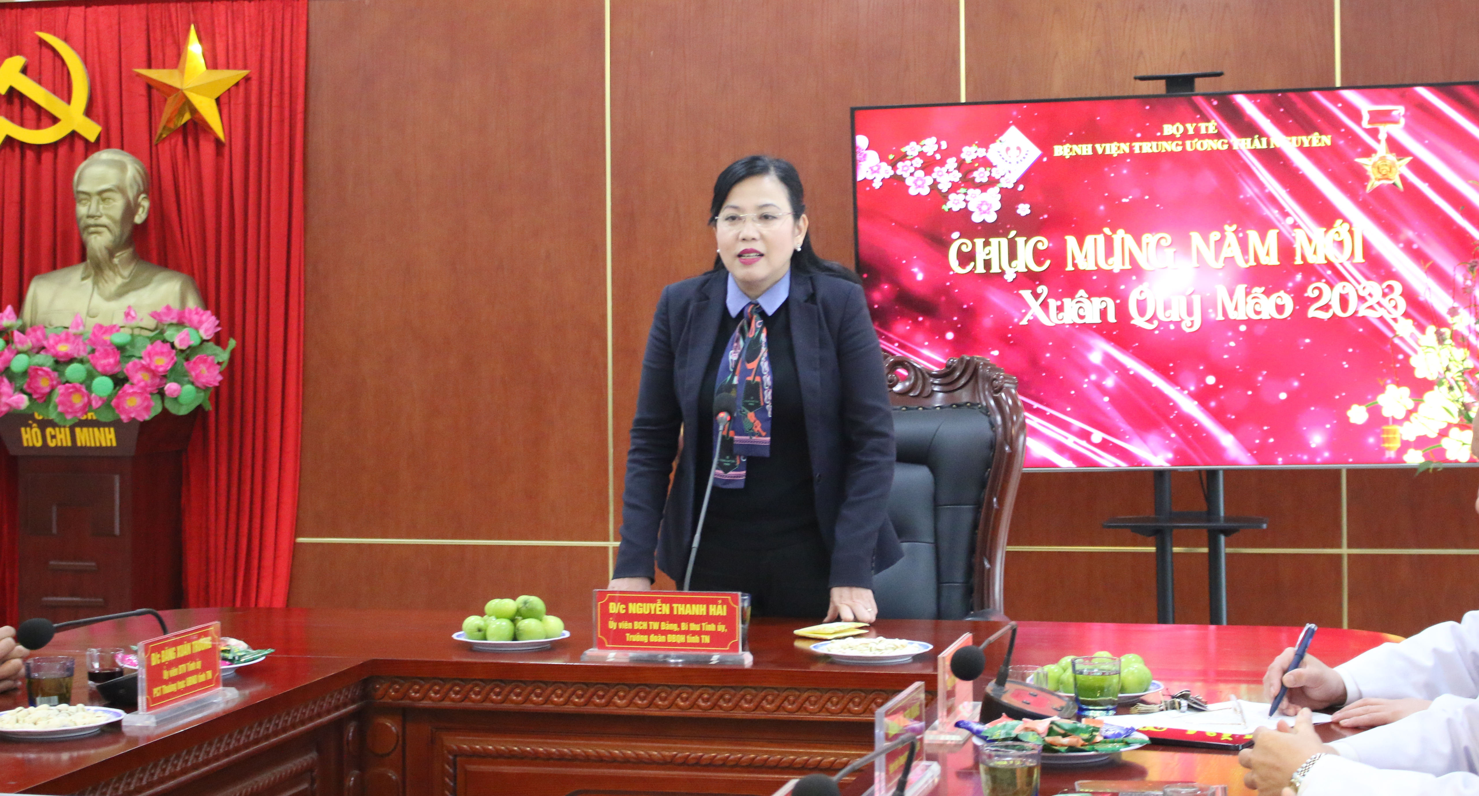 Đồng chí Bí thư Tỉnh uỷ Thái Nguyên thăm và tặng quà Tết tại Bệnh viện Trung ương Thái Nguyên