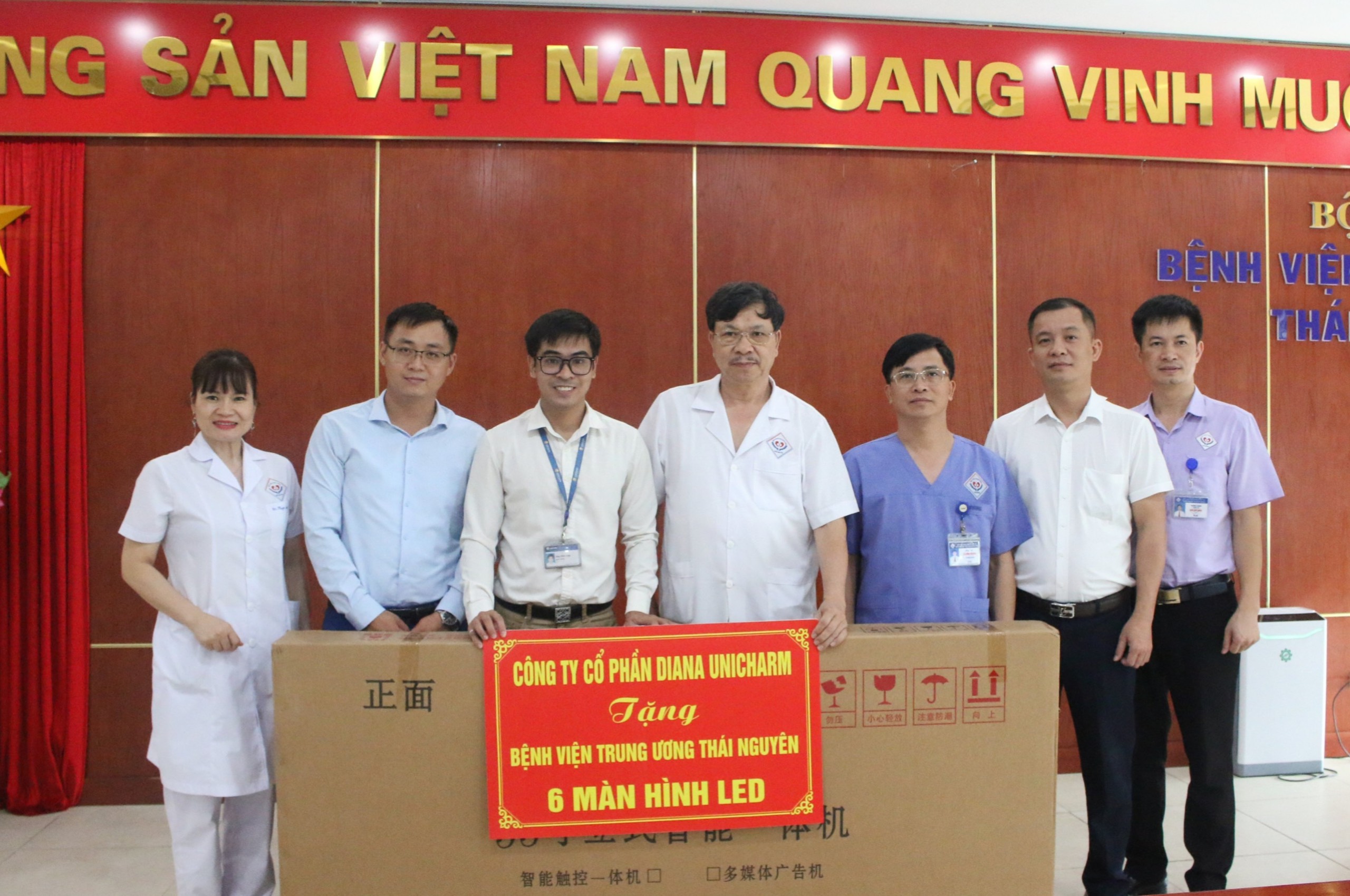 Bệnh viện Trung ương Thái Nguyên tiếp nhận 6 Màn hình điện tử