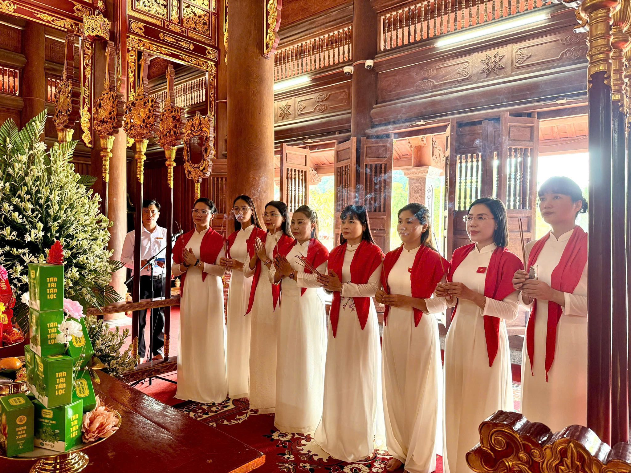 Chi bộ phòng Quản lý chất lượng SINH HOẠT CHUYÊN ĐỀ TẠI KHU DI TÍCH QUỐC GIA ĐẶC BIỆT TÂN TRÀO - TUYÊN QUANG
