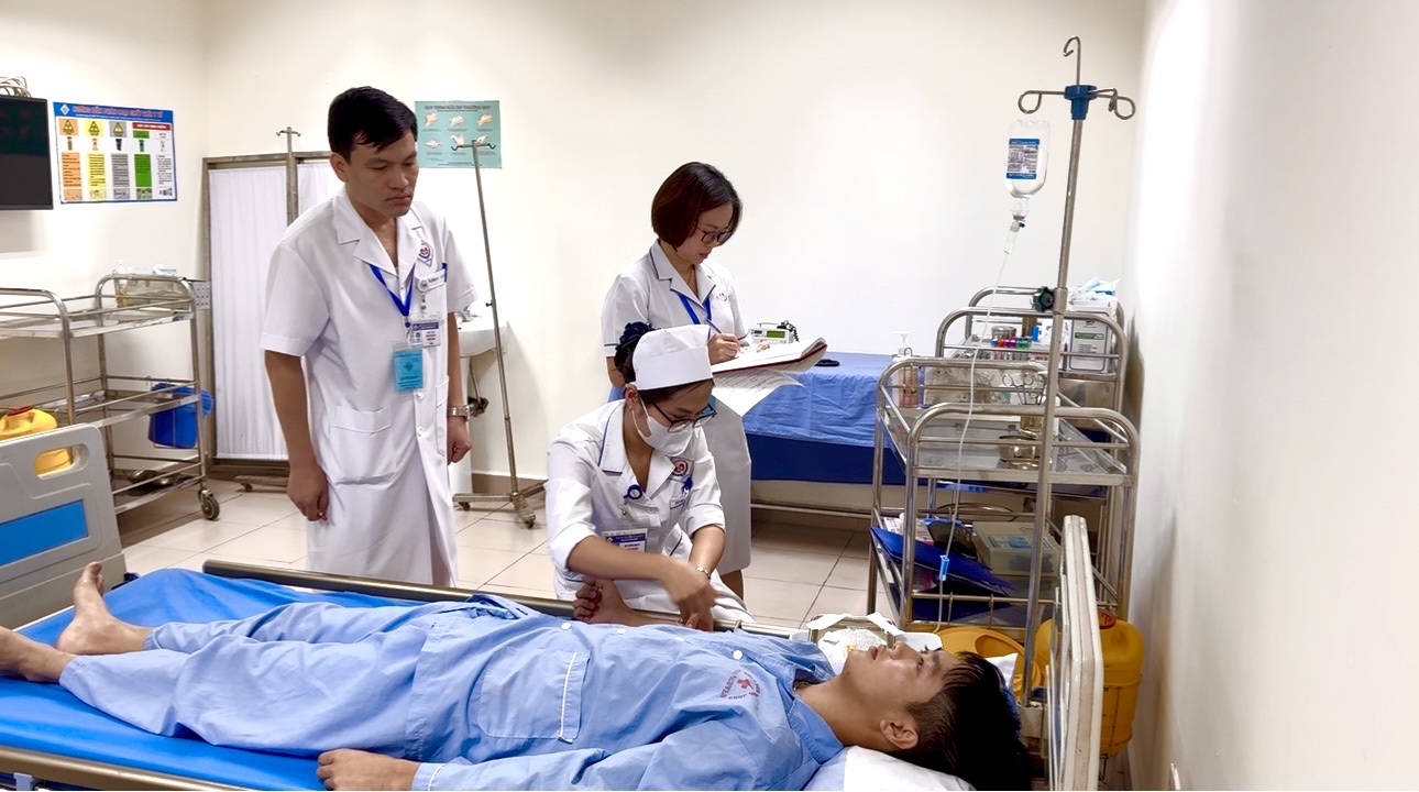 SÔI NỔI NGÀY THI ĐẦU TIÊN HỘI THI TAY NGHỀ ĐIỀU DƯỠNG CẤP BỆNH VIỆN