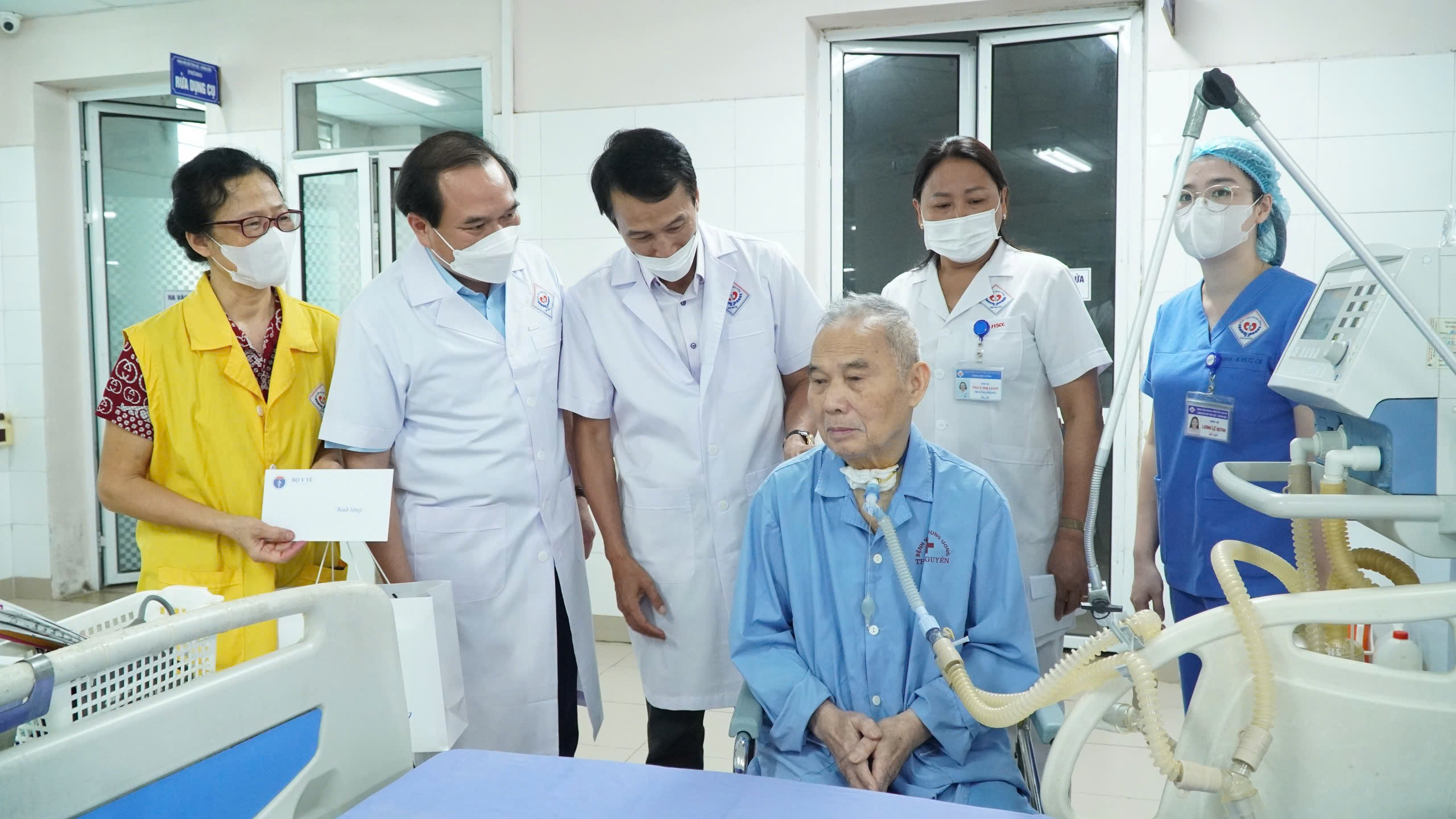 “PHÁO ĐÀI TRẮNG” GIỮA BIỂN NƯỚC