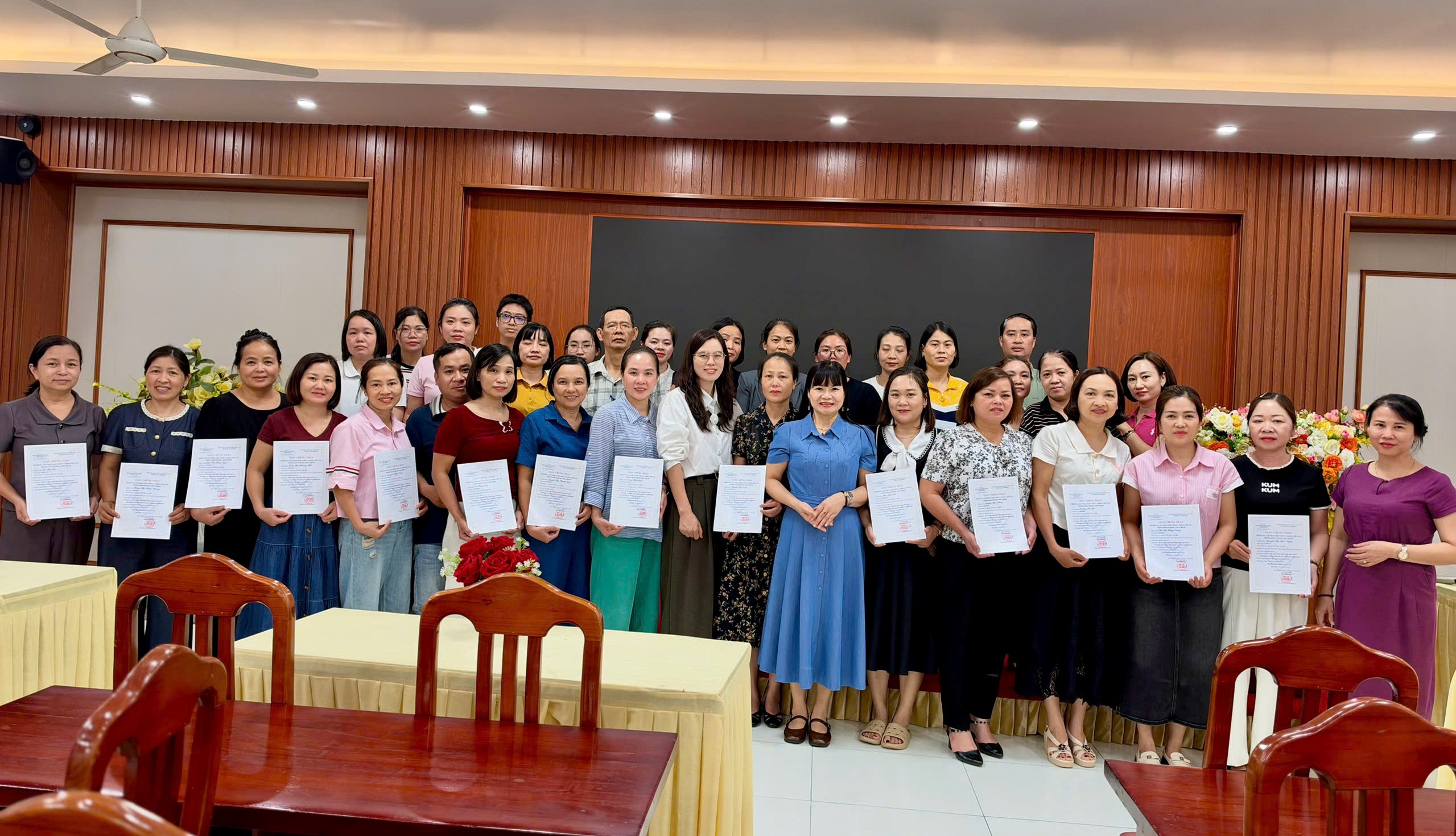 TẠI LÀO CAI:  TẬP HUẤN PHỤC HỒI CHỨC NĂNG DỰA VÀO CỘNG ĐỒNG
