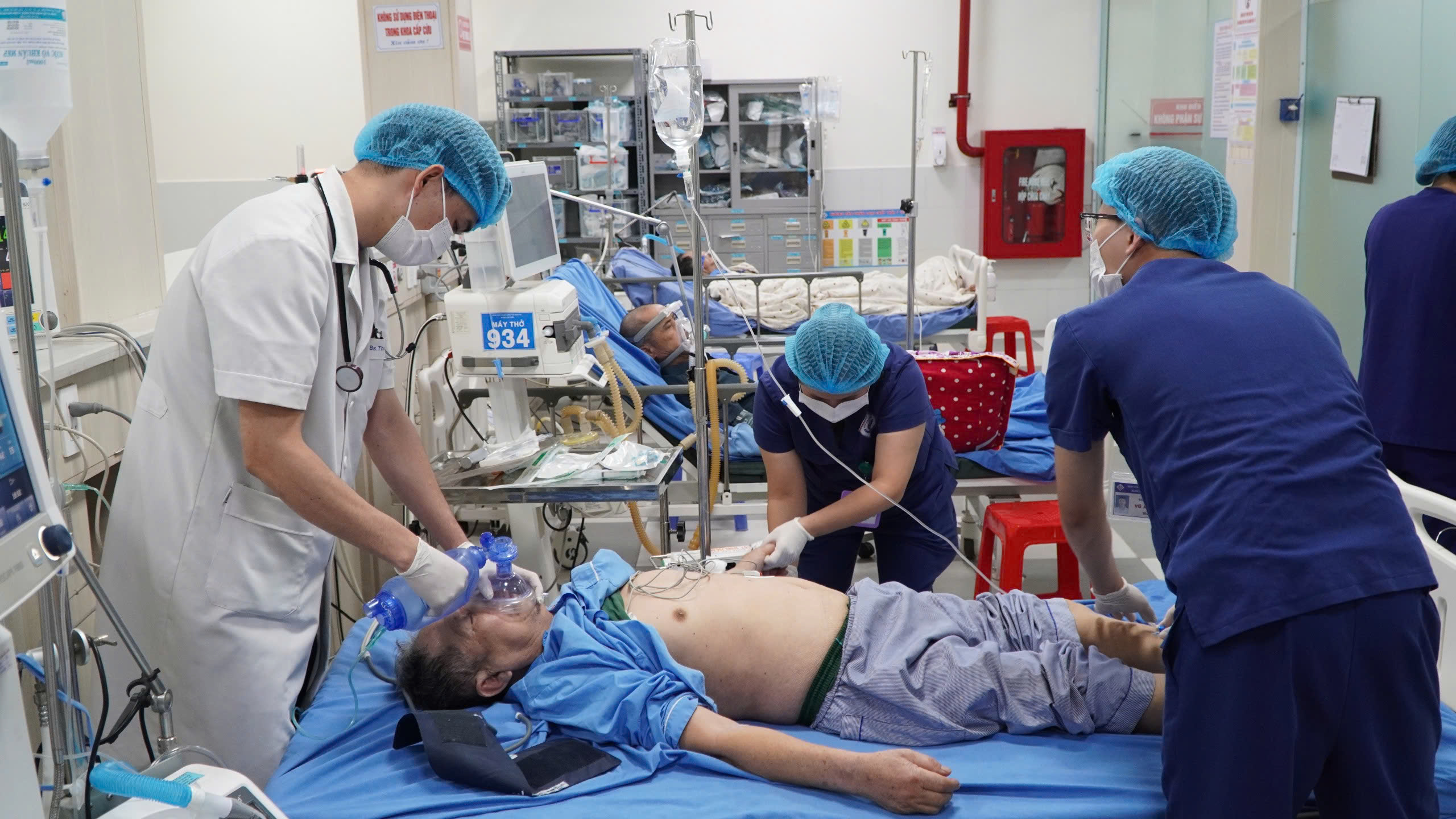 ỨNG TRỰC XUYÊN TẾT, BẢO ĐẢM CÔNG TÁC CẤP CỨU VÀ ĐIỀU TRỊ NGƯỜI BỆNH