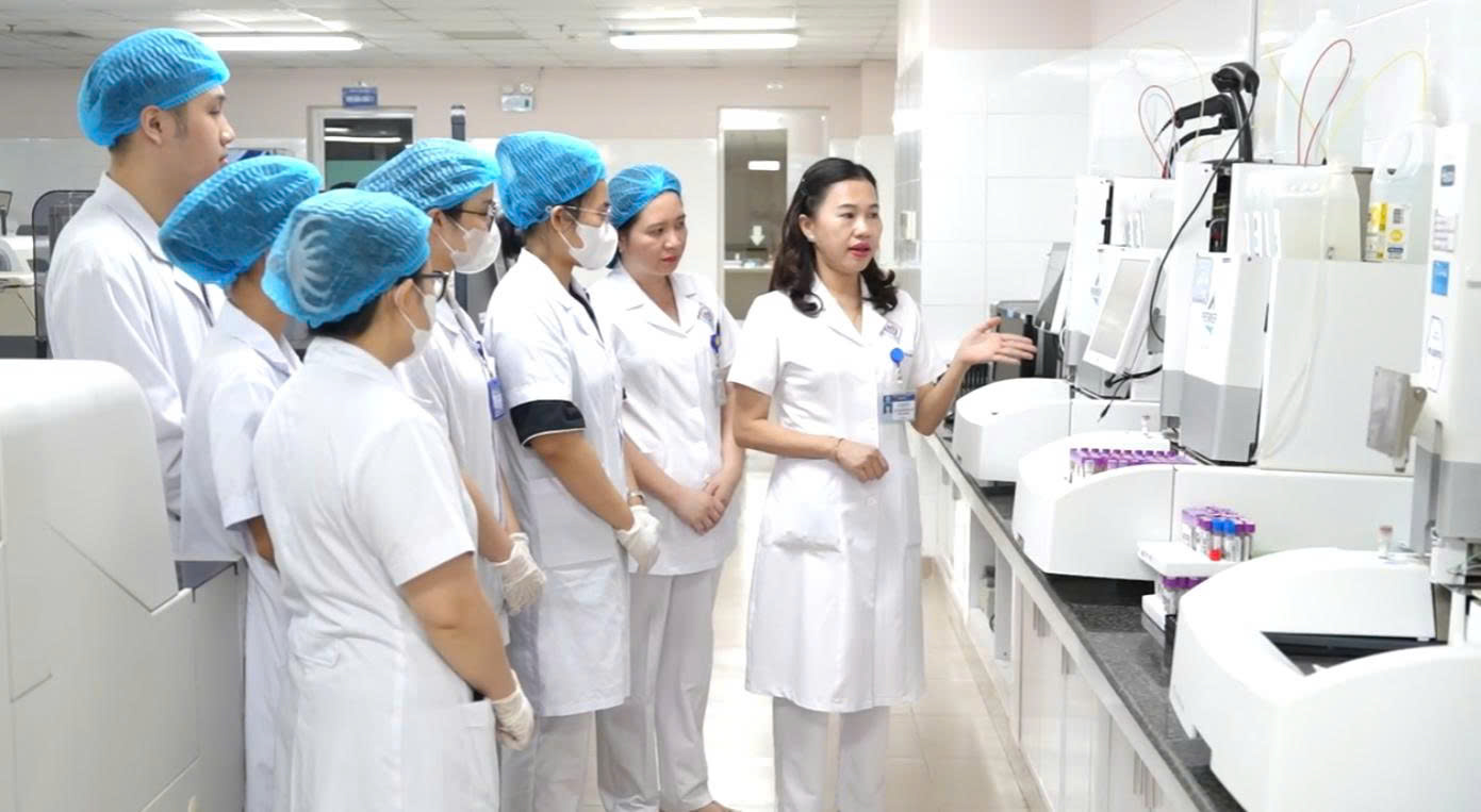 NGƯỜI ĐỌC THẦM SỰ SỐNG PHÍA SAU LÂM SÀNG