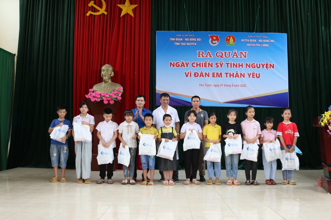Khám sàng lọc, tư vấn sức khoẻ hậu Covid-19 miễn phí cho 150 học sinh trường Tiểu học Yên Trạch, Phú Lương