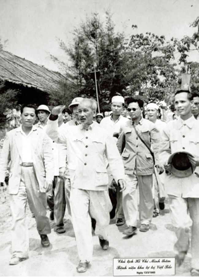 Bác Hồ về thăm Bệnh viện Đa khoa Trung ương Thái Nguyên 13/03/1960