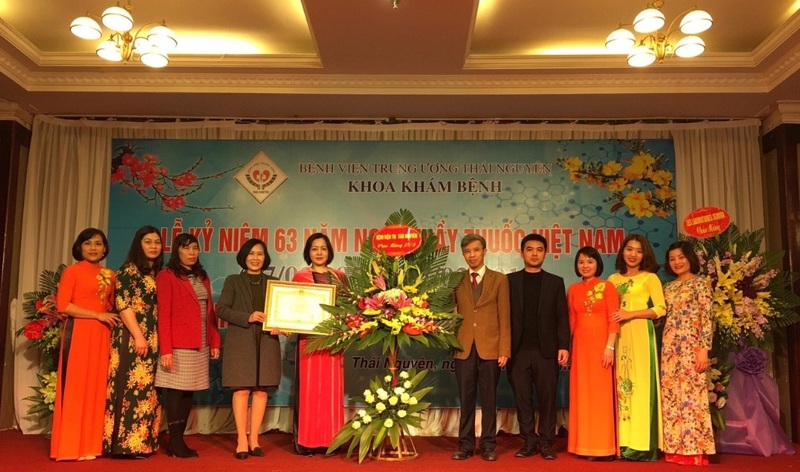 Khoa Khám bệnh Tổ chức Lễ kỷ niệm ngày Thầy thuốc Việt Nam và đón nhận Bằng khen của Thủ tướng Chính phủ