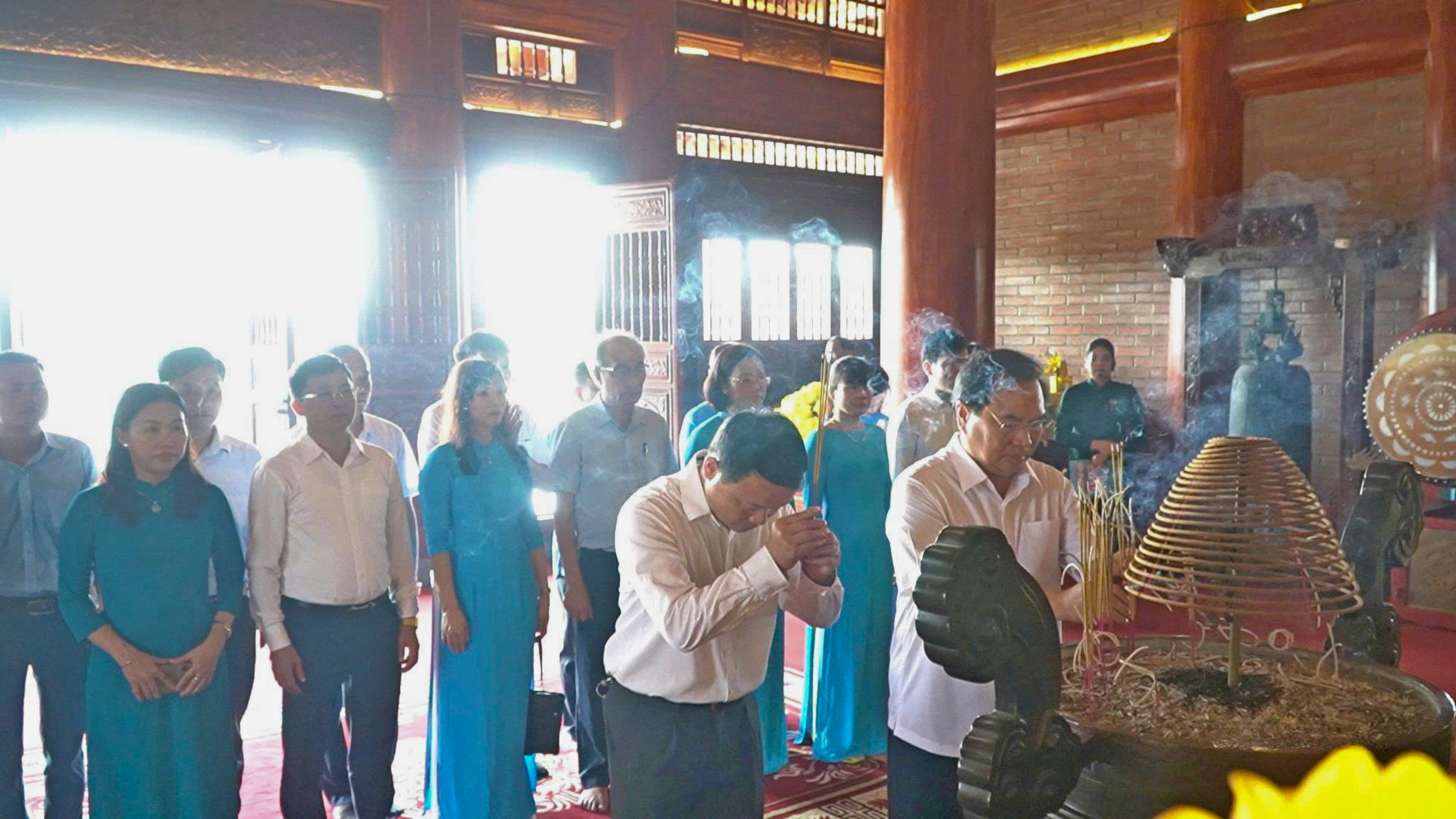 DÂNG HƯƠNG TƯỞNG NIỆM 60 LIỆT SĨ  THANH NIÊN XUNG PHONG ĐẠI ĐỘI 915