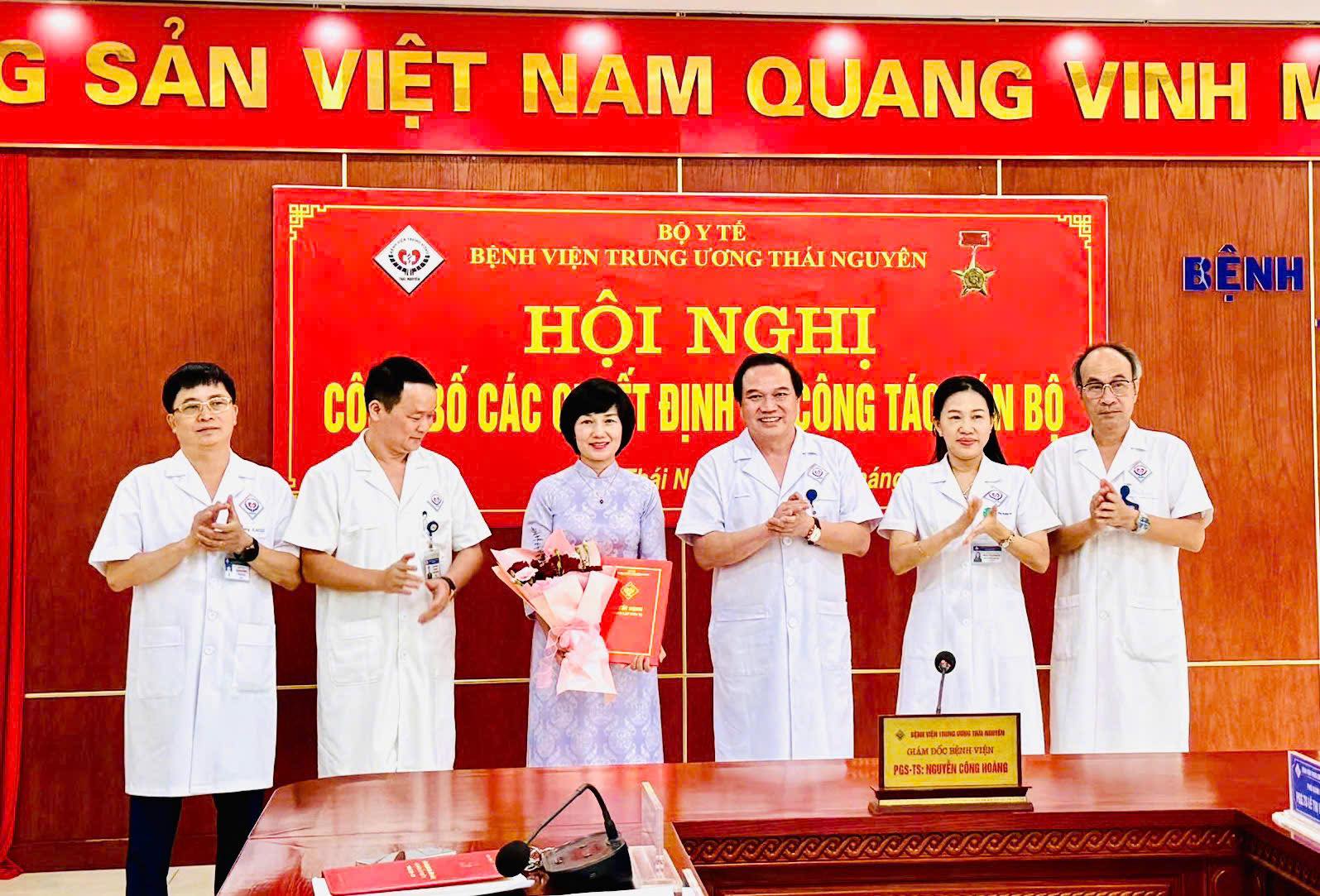 CÔNG BỐ QUYẾT ĐỊNH THÀNH LẬP KHOA VI SINH - SINH HỌC PHÂN TỬ