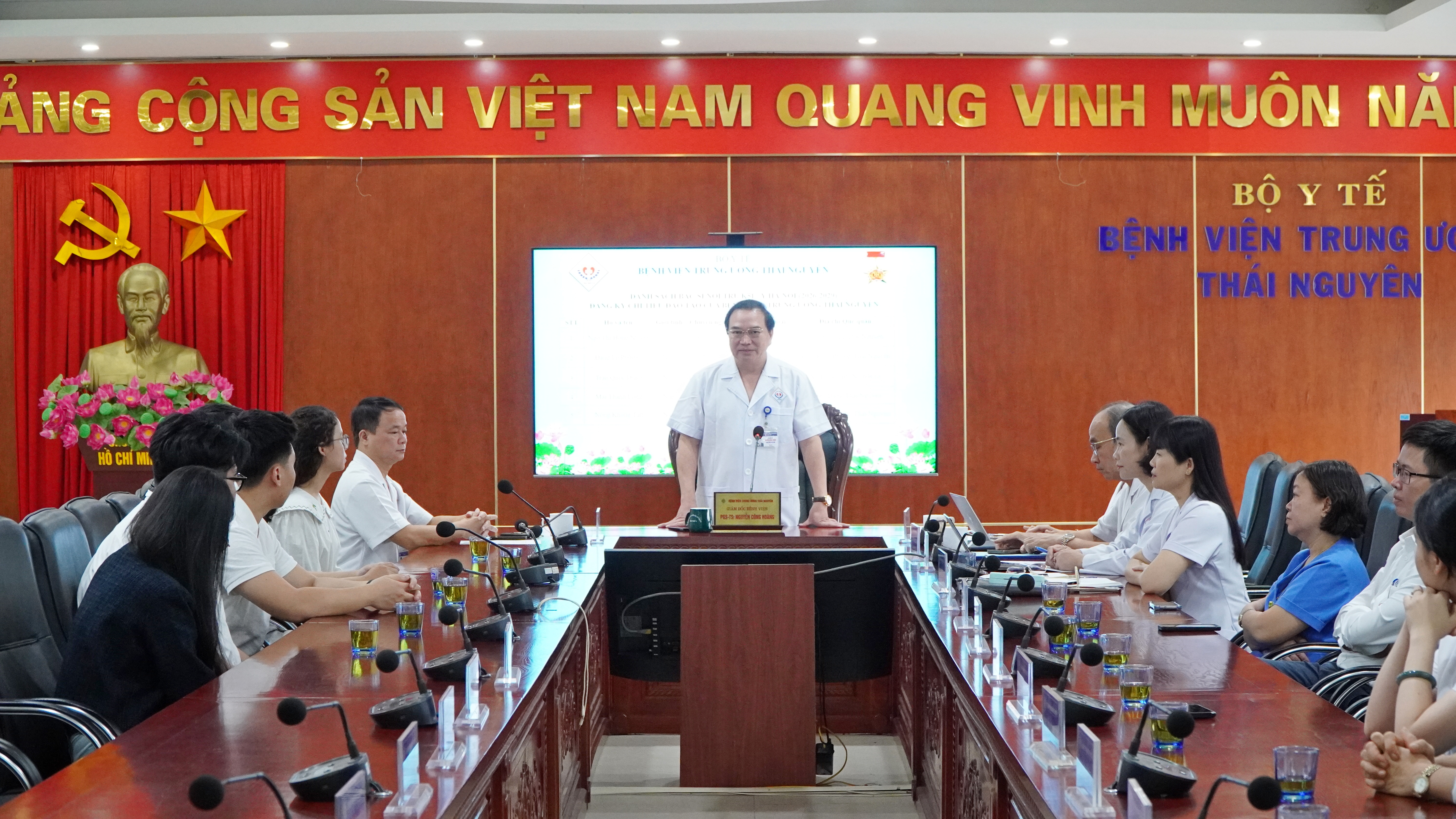 Thêm 5 bác sỹ nội trú Trường Đại học Y Hà Nội lựa chọn Bệnh viện Trung ương Thái Nguyên là nơi công tác sau tốt nghiệp