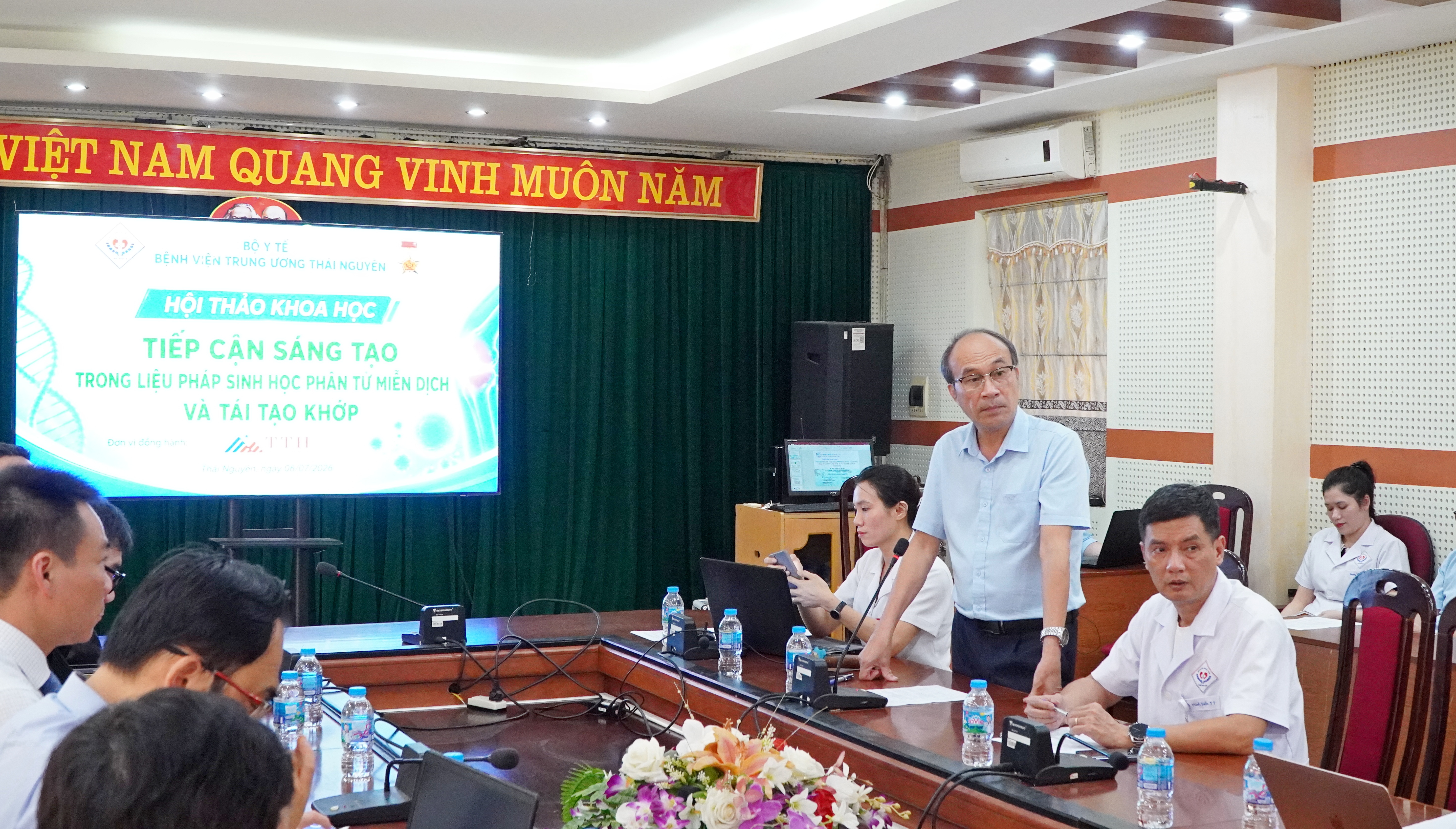 CẬP NHẬT NHỮNG TIẾN BỘ Y HỌC HIỆN ĐẠI TRONG ĐIỀU TRỊ UNG THƯ VÀ TÁI TẠO MÔ