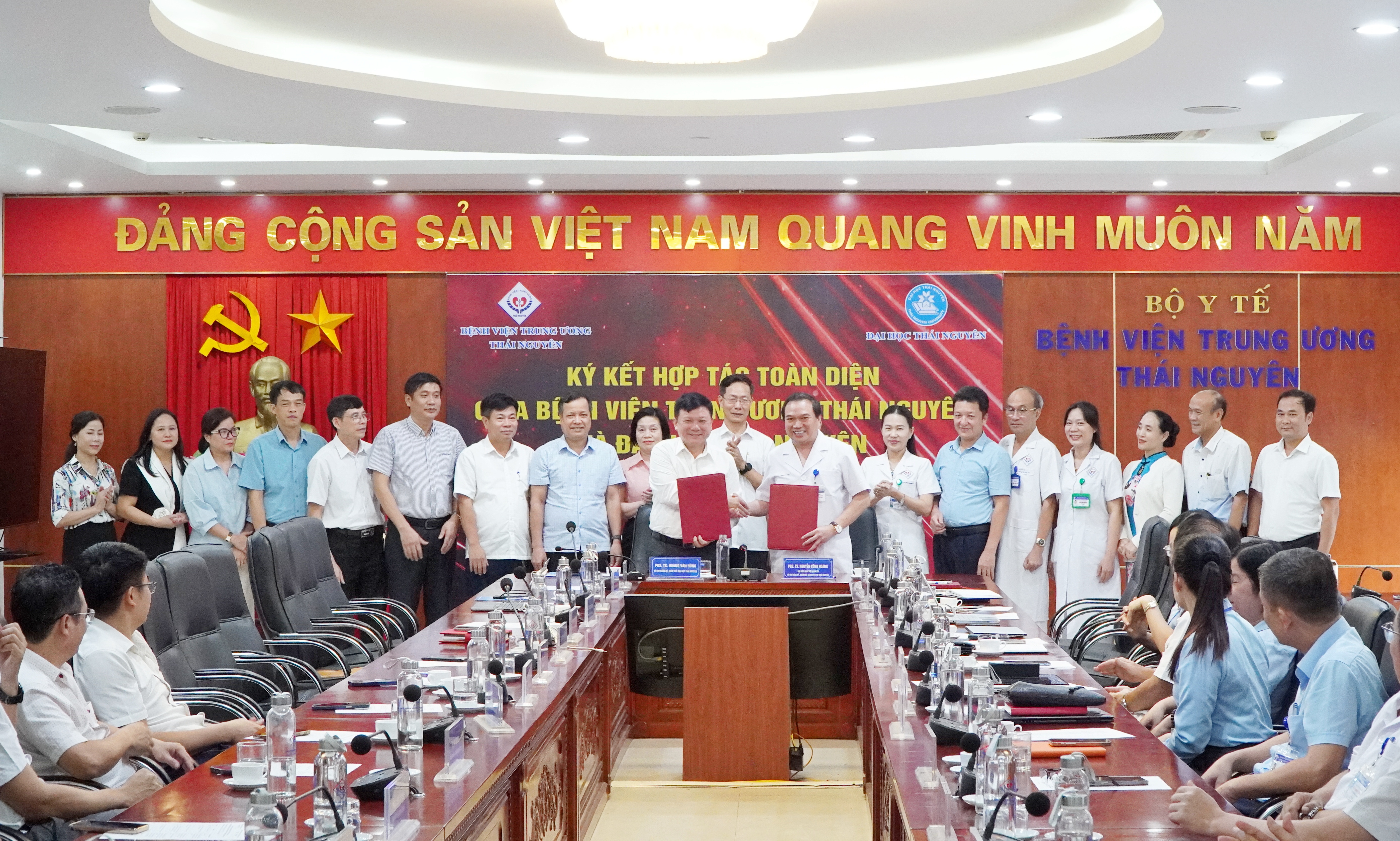 MỞ RỘNG HỢP TÁC TOÀN DIỆN, THÚC ĐẨY ĐỔI MỚI SÁNG TẠO TRONG ĐÀO TẠO VÀ Y TẾ