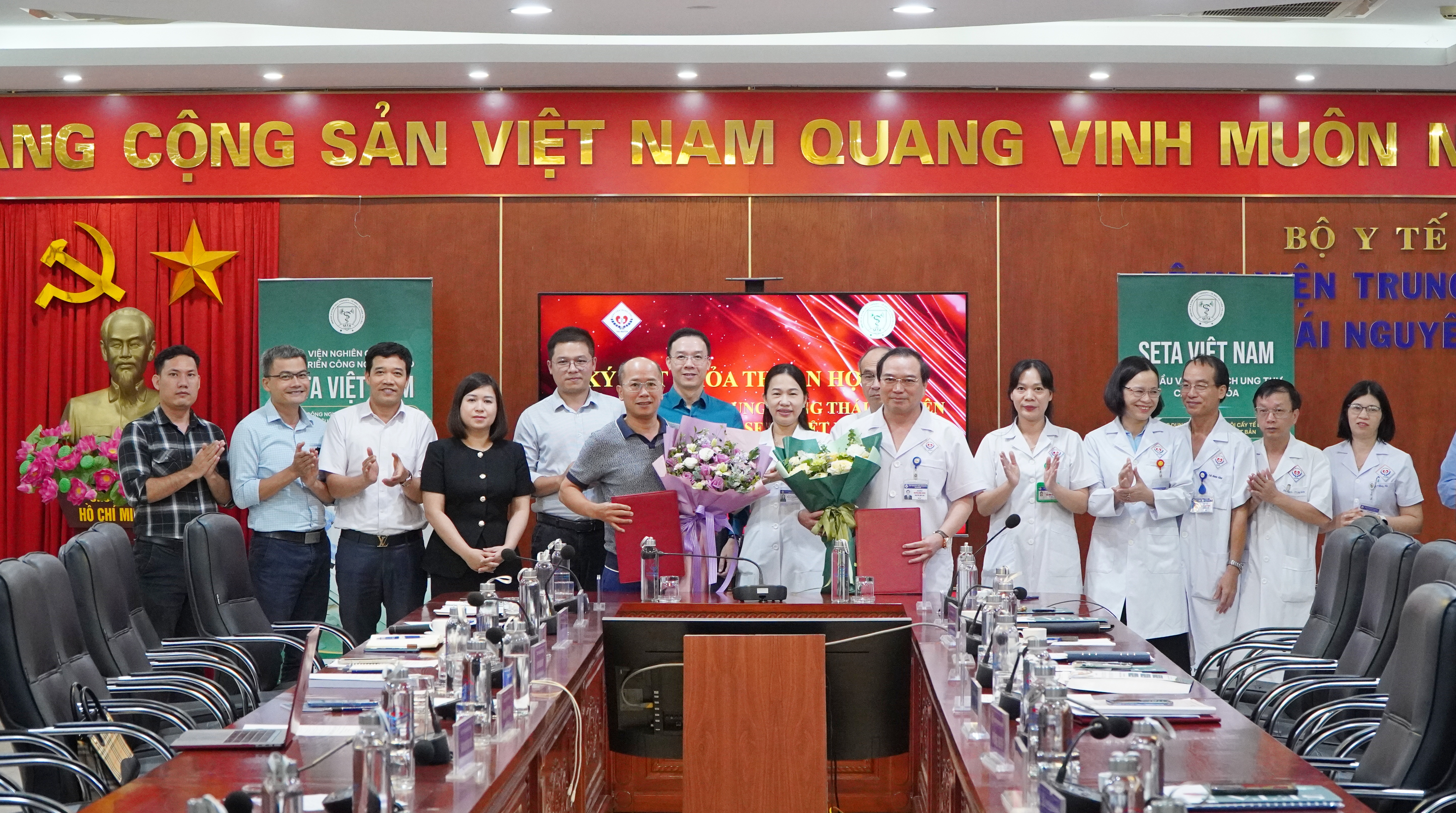 MỞ RỘNG HỢP TÁC ỨNG DỤNG CÔNG NGHỆ TẾ BÀO TRONG ĐIỀU TRỊ