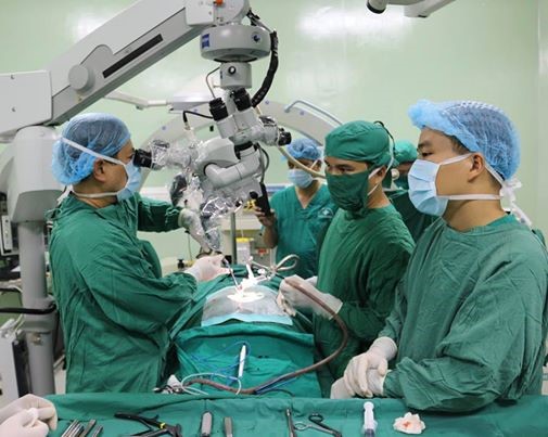 Phẫu thuật Thoát vị đĩa đệm cột sống thắt lưng bằng kính vi phẫu