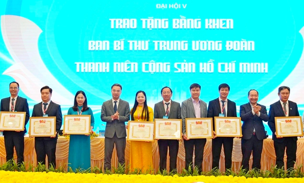 Bệnh viện Trung ương Thái Nguyên: 2 CÁ NHÂN ĐƯỢC NHẬN BẰNG KHEN TẠI ĐẠI HỘI HỘI THẦY THUỐC TRẺ VIỆT NAM KHÓA V