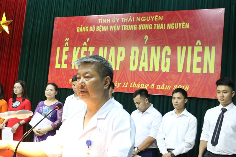 Kết nạp Đảng nhân dịp kỷ niệm 128 năm ngày sinh Chủ tịch Hồ Chí Minh