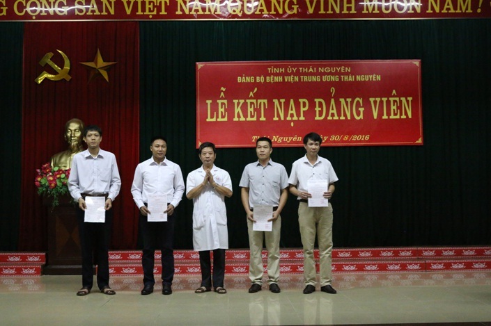 Đảng bộ Bệnh viện Trung ương Thái Nguyên  tổ chức kết nạp Đảng viên mới